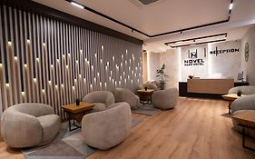 Park Hotel Novel